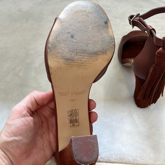 White House Black Market brown suede heels w/removable tassel - Picture 4 of 5